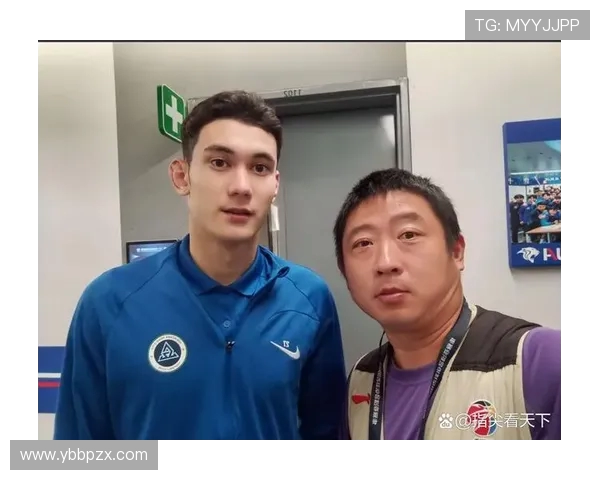 拜合拉木率队友打卡深圳新疆烧烤抓饭店重温家乡味道浓浓情谊 拜合拉木率队友打卡深圳新疆烧烤抓饭店重温家乡味道浓浓情谊